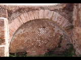 04524 ostia - regio i - insula xiv - terme del bagnino buticosus (i,xiv,8) - raum suedwestlich von raum 9 - ostwand - detail - 09-2023.jpg